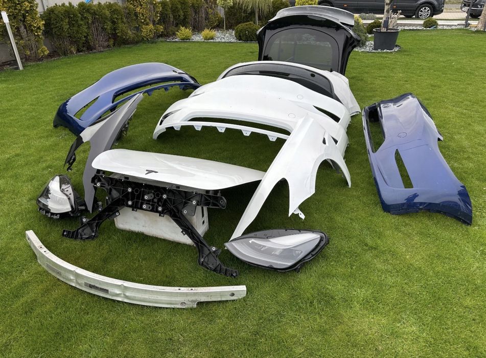 Tesla Model Y капот, крило, бампер, фара, телевізор, радіатори, підсил