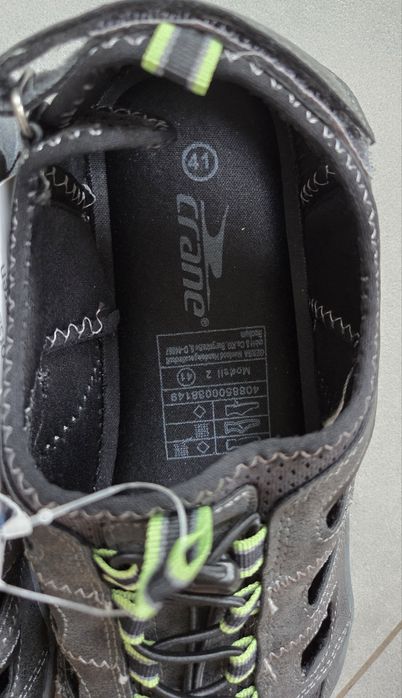 Nowe sandały  trekkingowe kryte