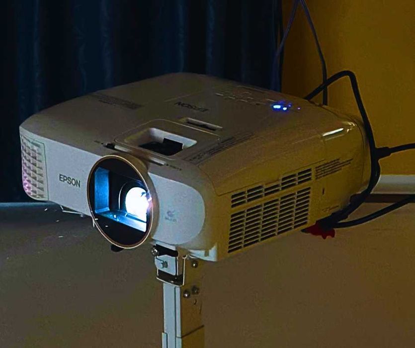PROJEKTOR EPSON EH-TW5820 - Stan Idealny - Full HD 3LCD