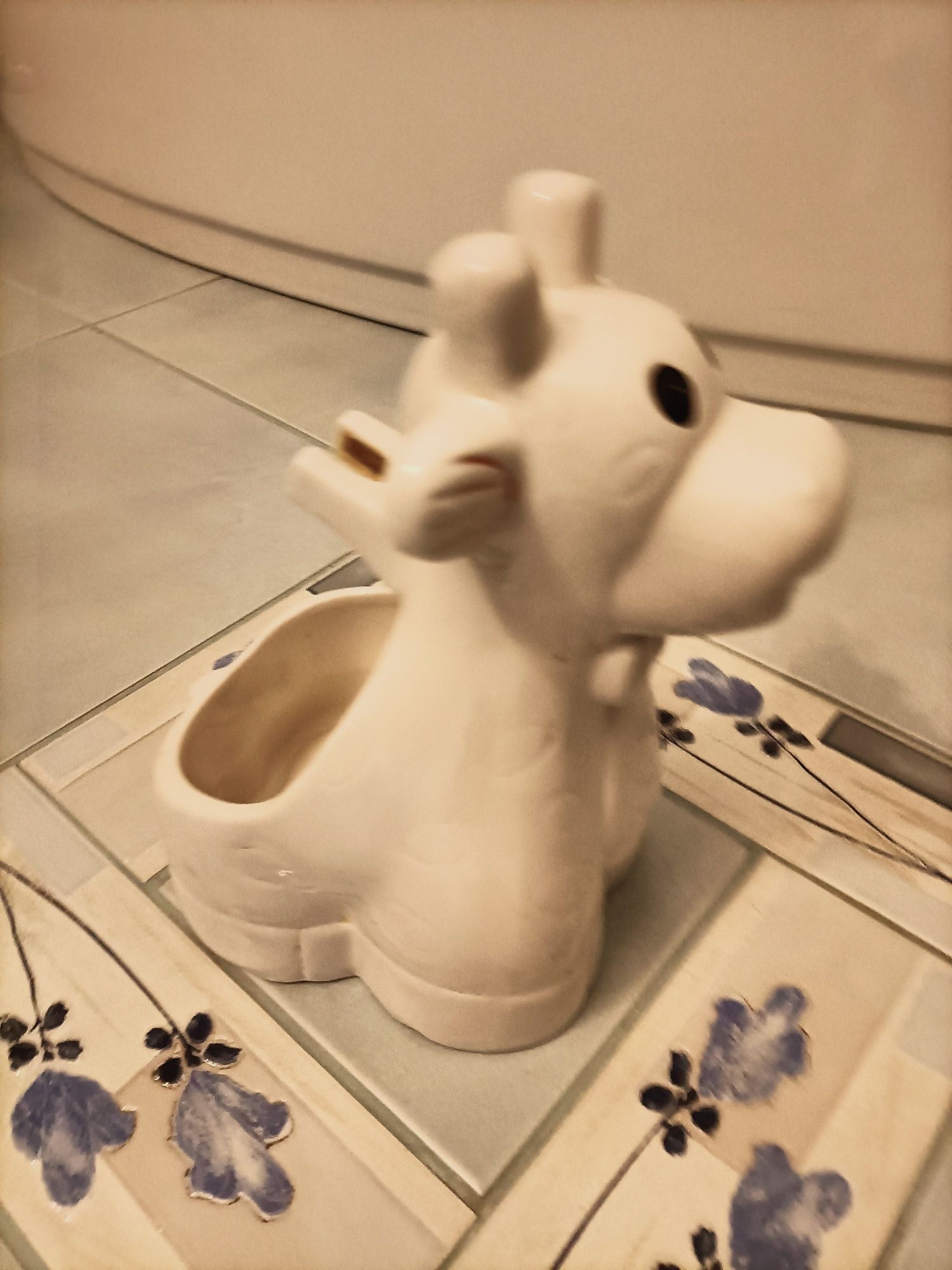 Ceramiczny pojemnik na szczotkę Wc