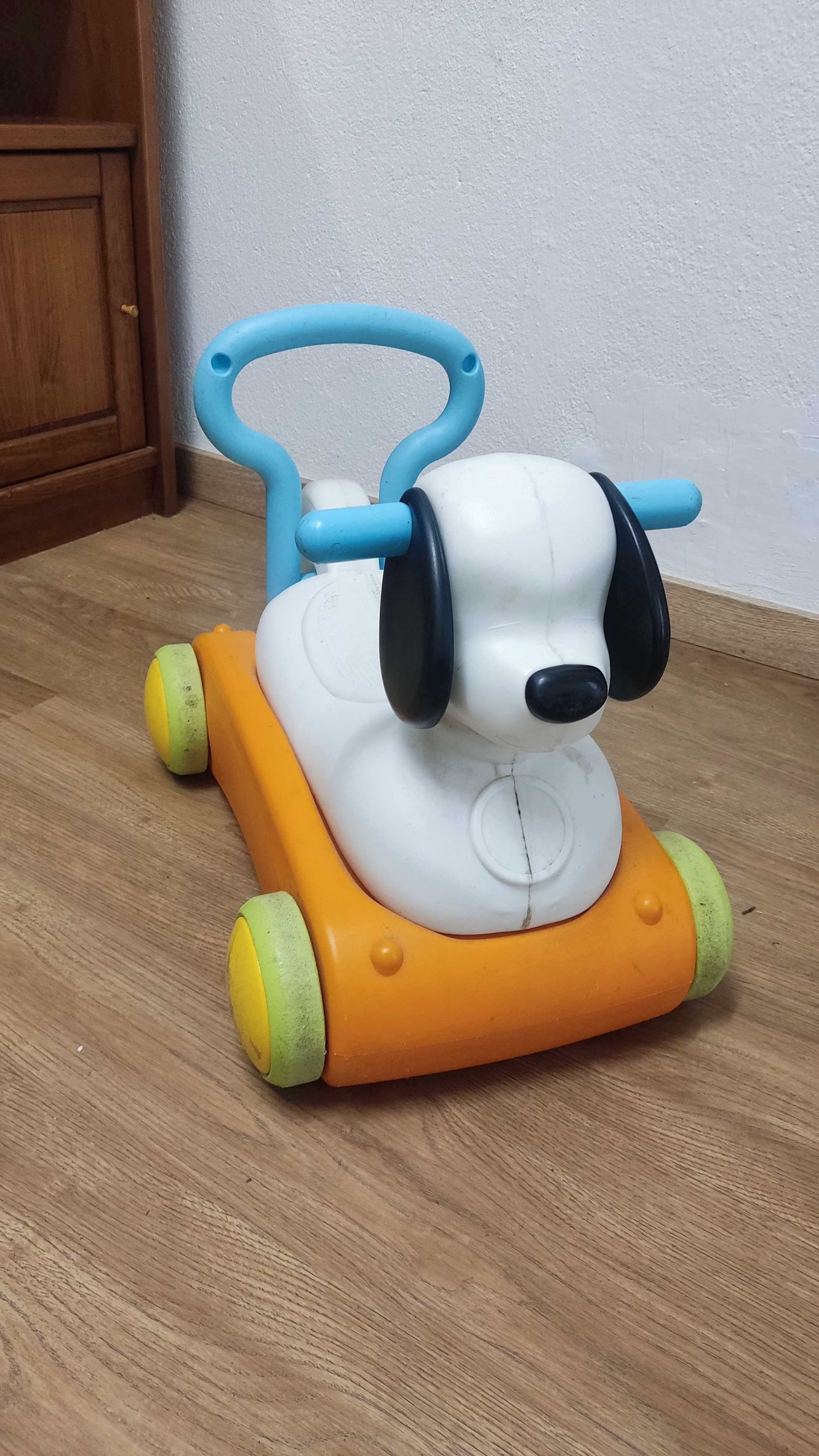Brinquedo cão para empurrar com rodas