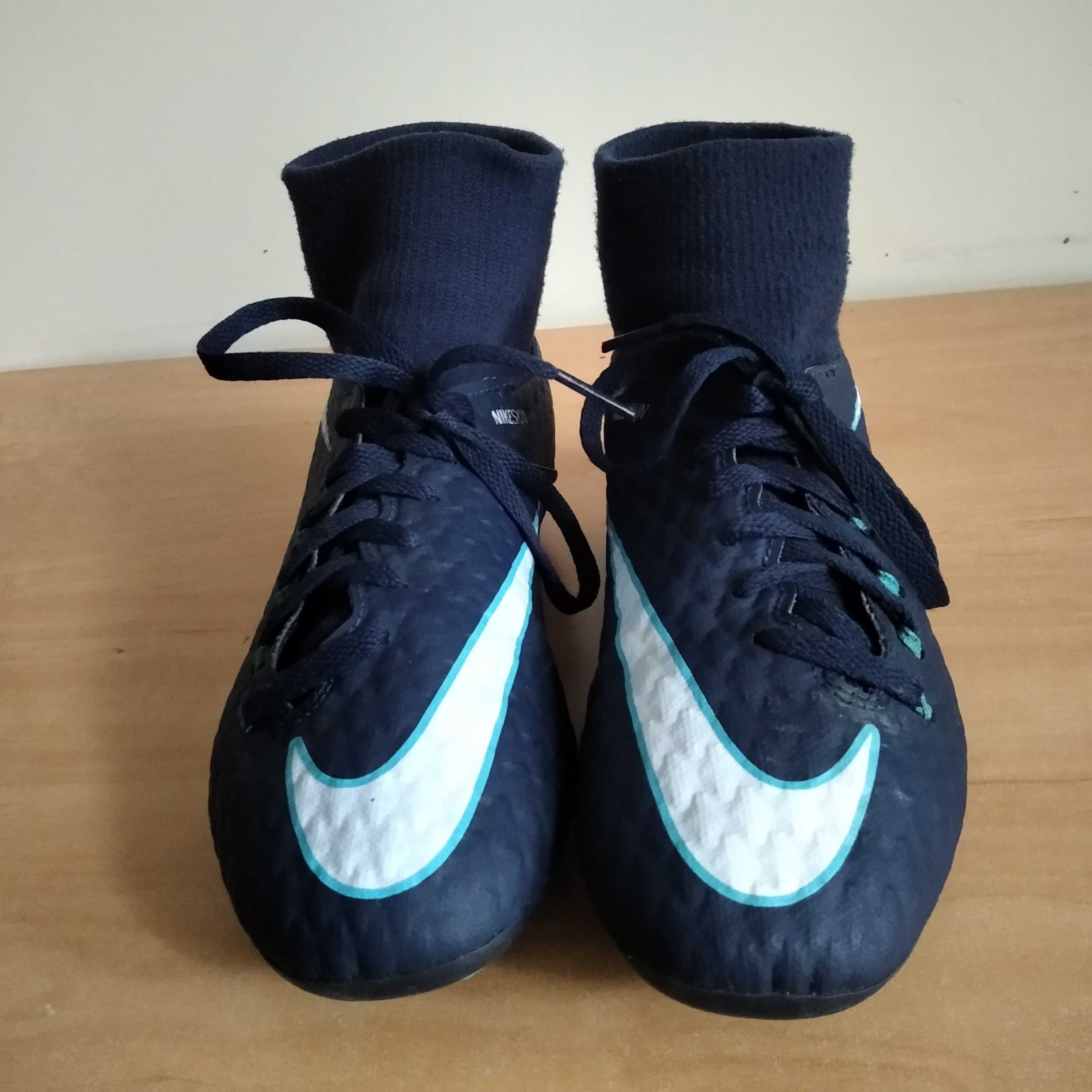 Buty piłkarskie Nike Hypervenom Phelon 3 DF roz.eu-35