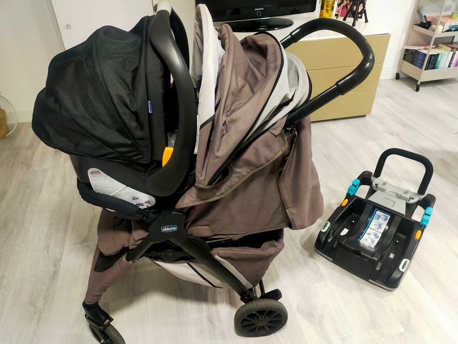 Carrinho de passeio Chicco + ovo e suporte para automóvel