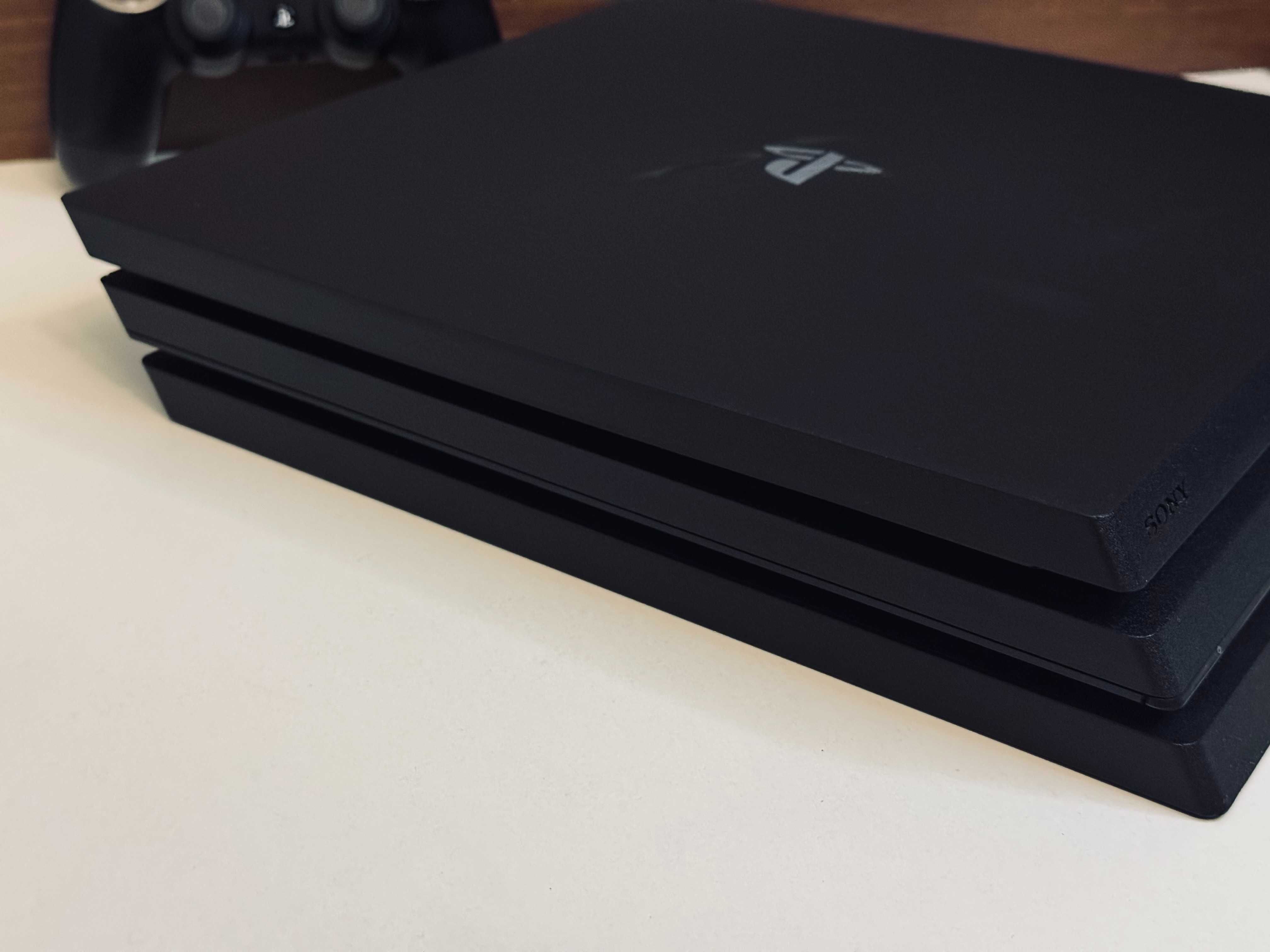 Konsola PlayStation 4 Pro PS4 Pro 1TB CUH-7216B z Padem