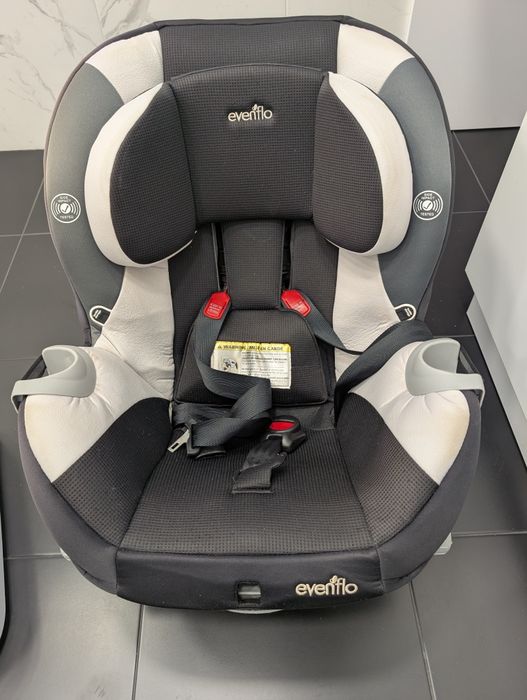 Дитяче автокрісло Evenflo(США)