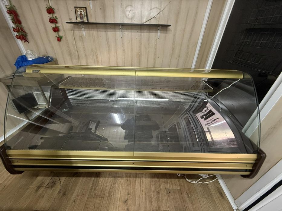Продам 2 одинакові холодильні вітрини,2.2