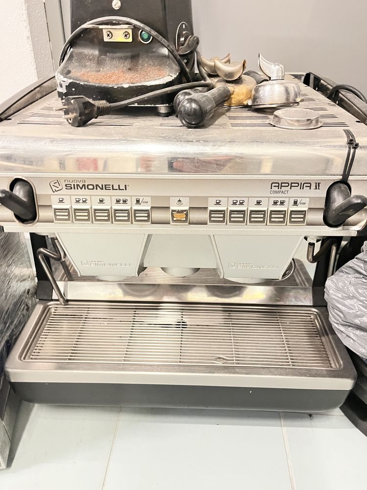 Máquina café profissional Nuova Simonelli Appia II – 2 grupos