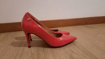Sapatos novos vermelhos