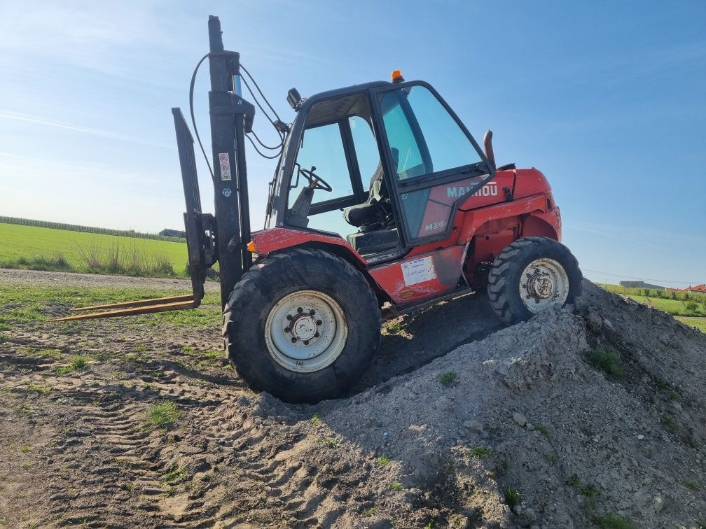 Manitou M26-4 maszt triplex 5.4m Wózek Widłowy Terenowy 4x4