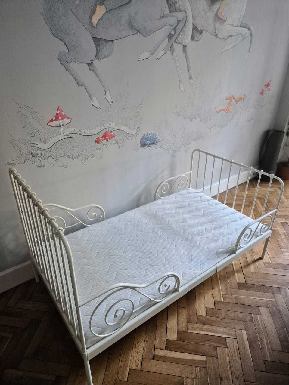 łóżeczko dla dziecka z materacem