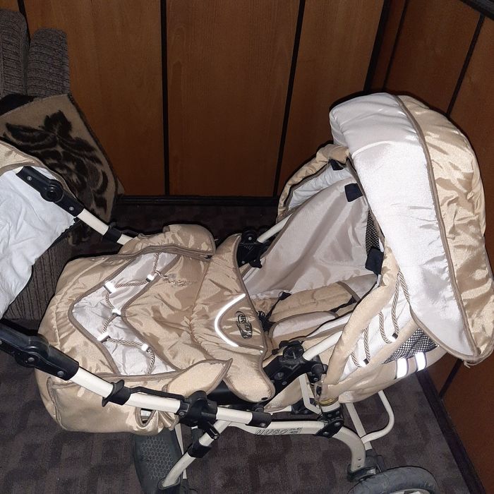 Фірмова дитяча коляска