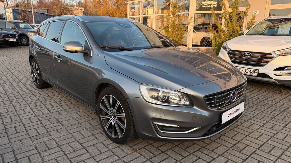 Volvo V60 D6 2.4D plug-in piękne auto świetnie wyposażone pełen serwis ASO