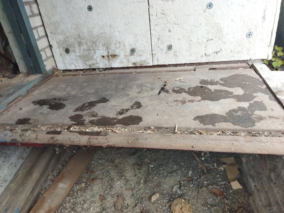 Продам два одинаковых листа метала толщиной 3мм