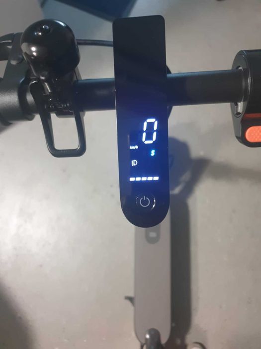 Mi Electric Scooter Essential