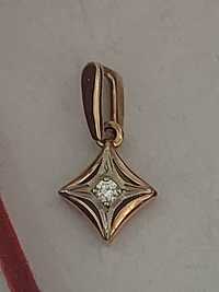Золотий кулон СРСР з діамантом.