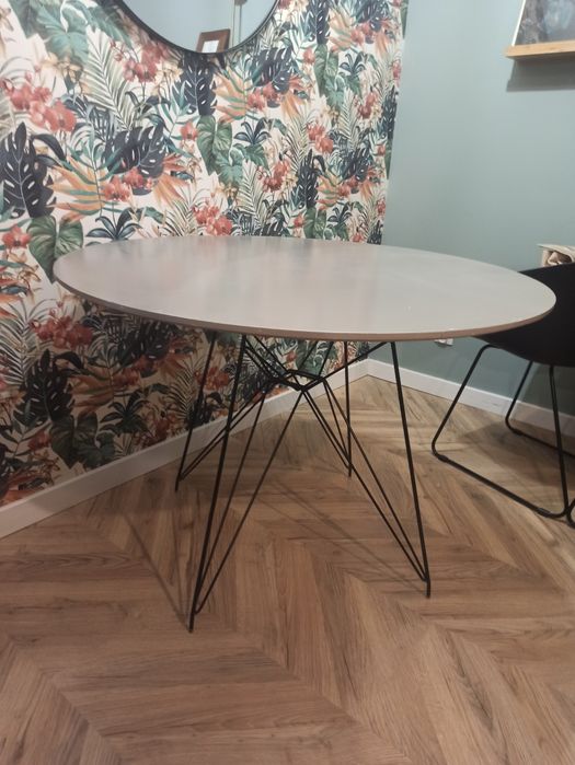 stół szary blat, czarne nogi