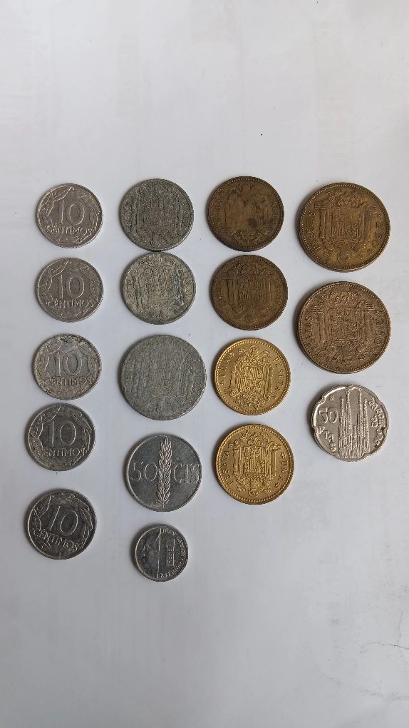 17 moedas de Espanha, diversas.