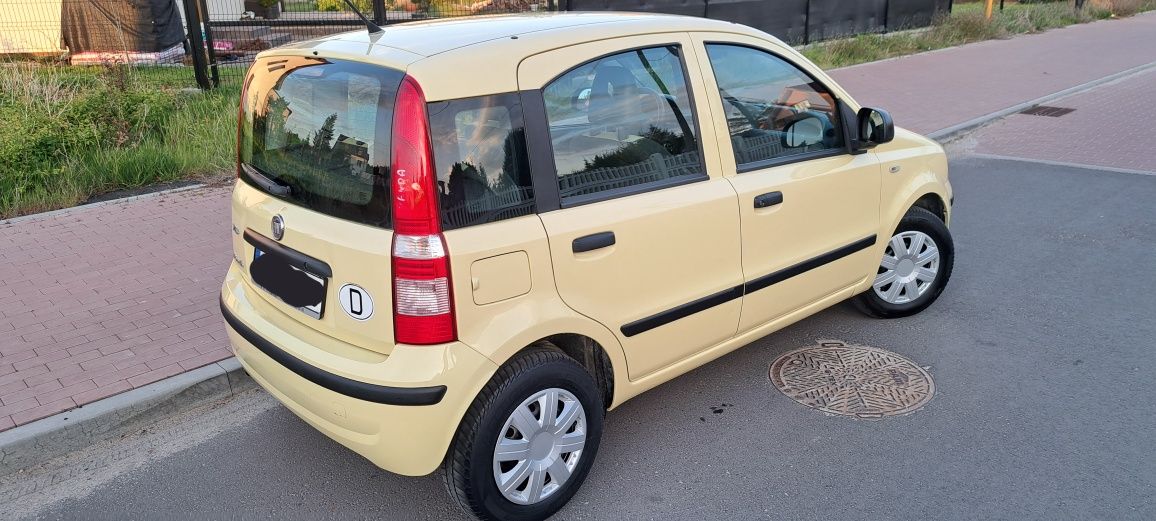 Fiat Panda lift  rok 2011 Ocynk 1.2 benzyna klima wspomaganie Niemcy