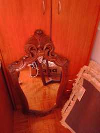 Espelho em madeira antiga