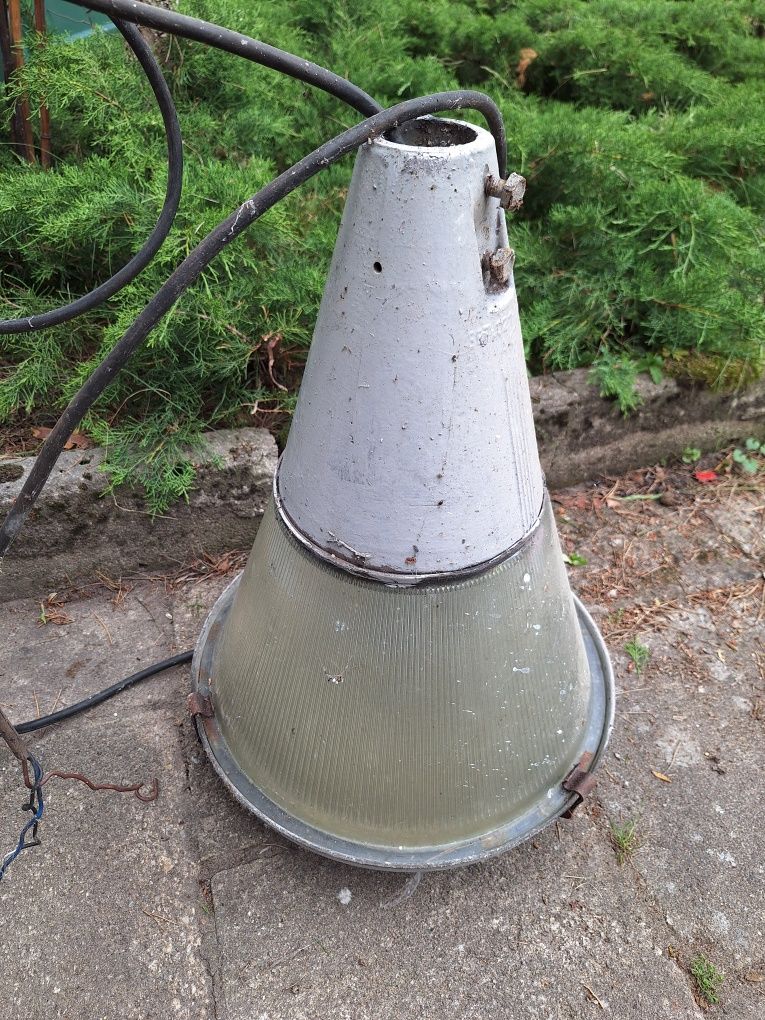 Stare lampy przemysłowe