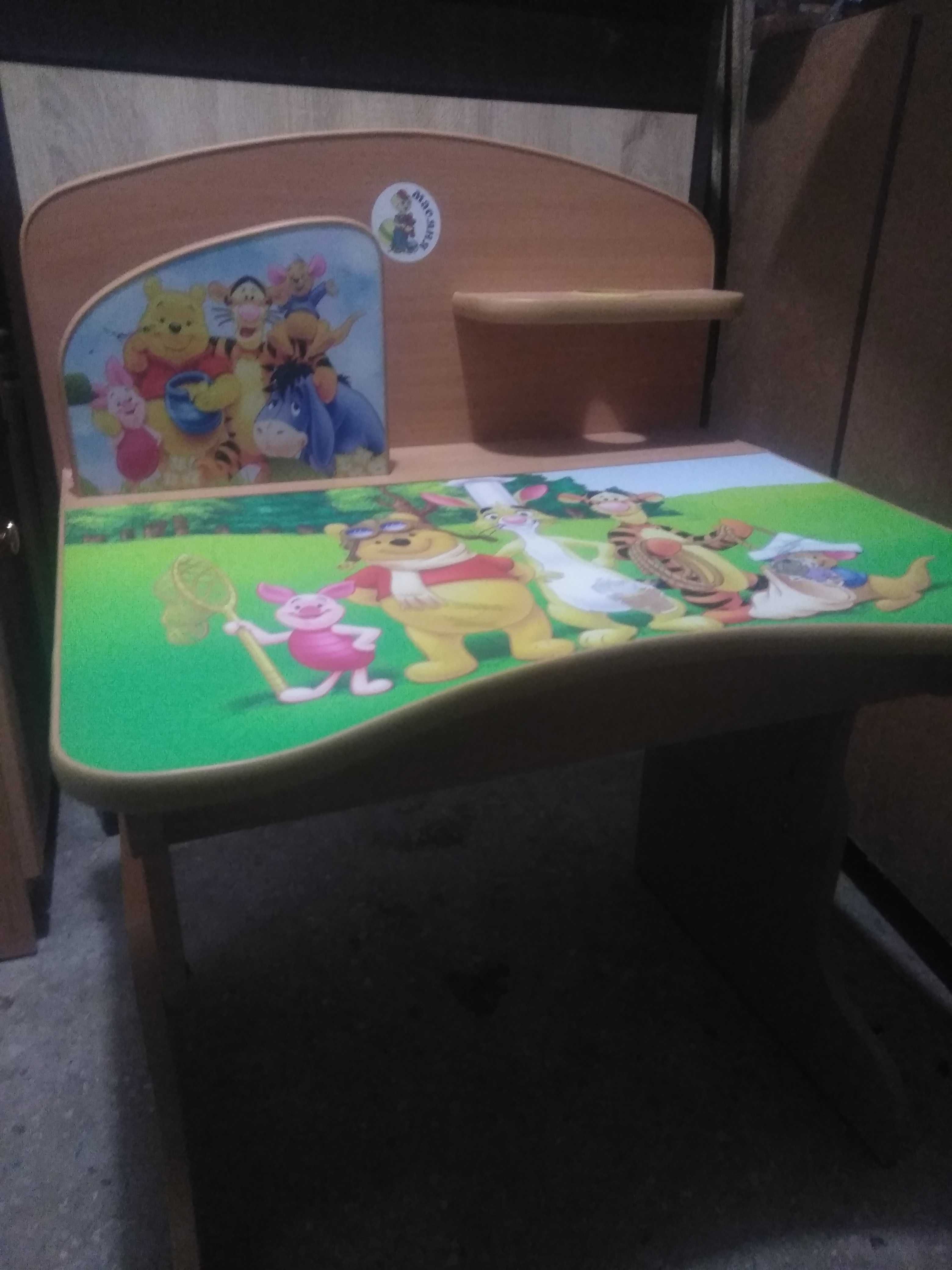 детский письменный столик