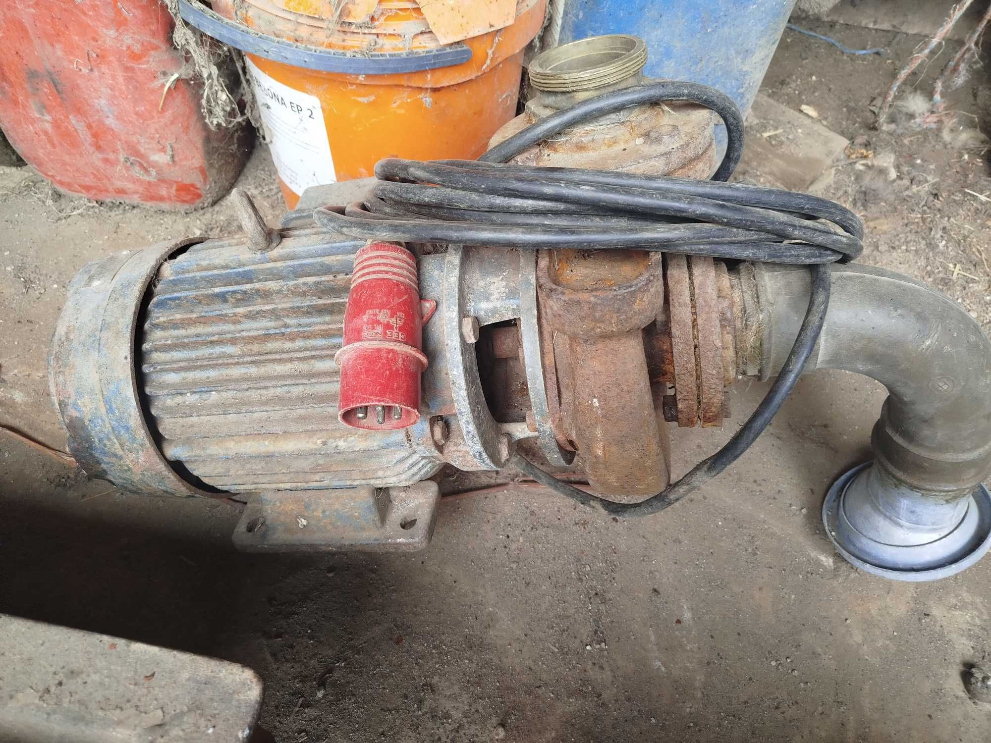 Motor elétrico trifásico