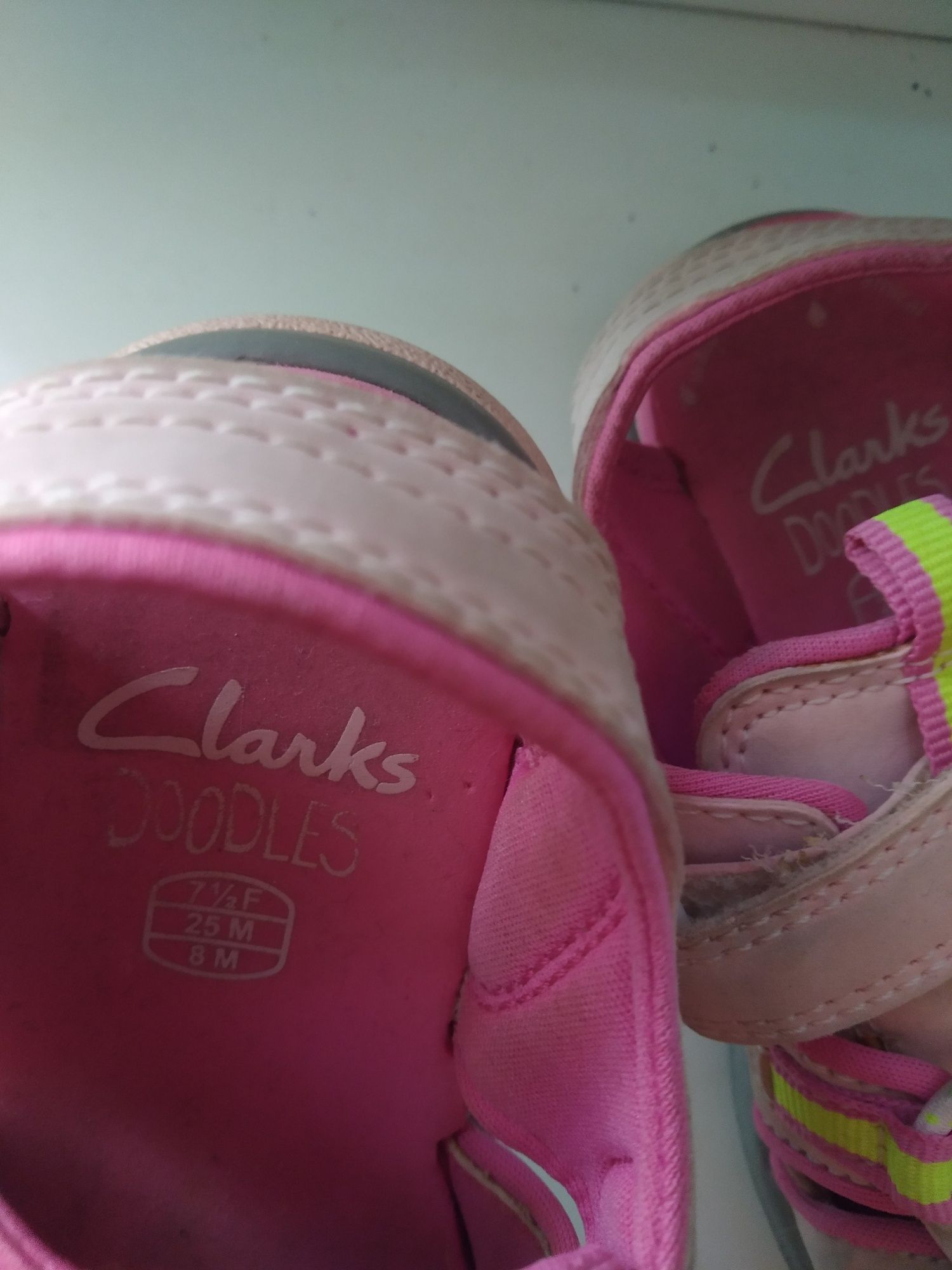 Продам босоножки сандали Clarks