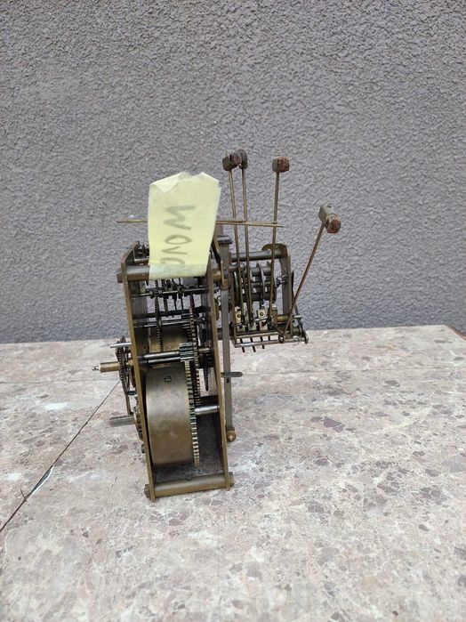 M010 Mechanizm starego zegara ściennego HAU cztery młotki