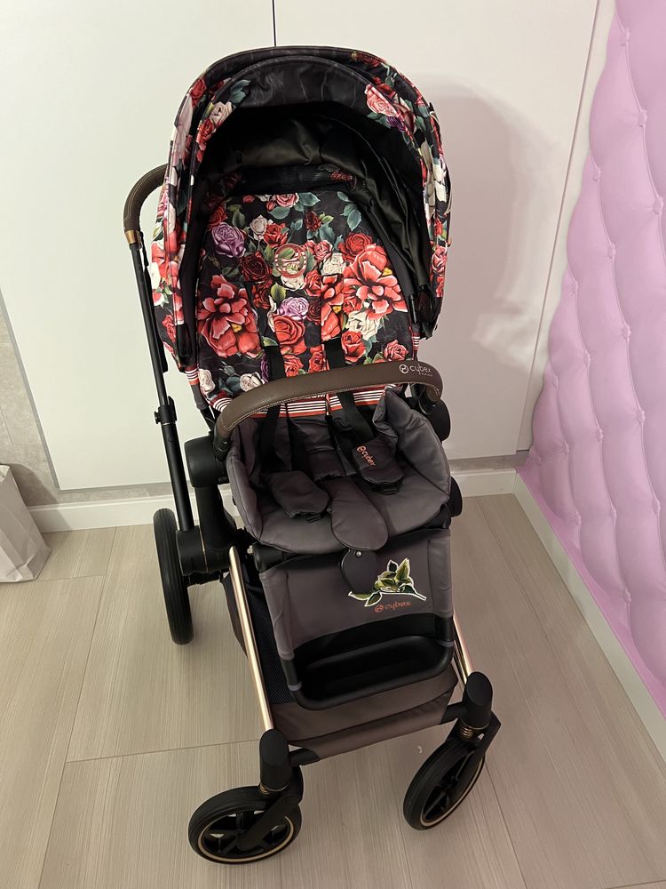 Прогулочная коляска Cybex Priam Spring Blossom Dark шасси Rosegold