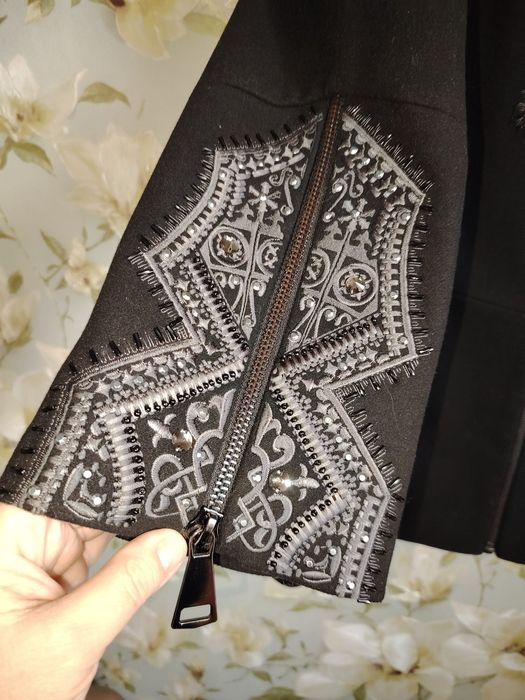 Пальто кашемир осень зима с натуральним мехом песца и вышивкой 50-52р