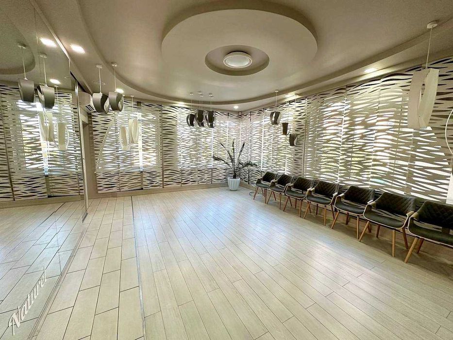 Комерційне приміщення Чернівці центр 3 поверхи 432 м^2 шикарний ремонт