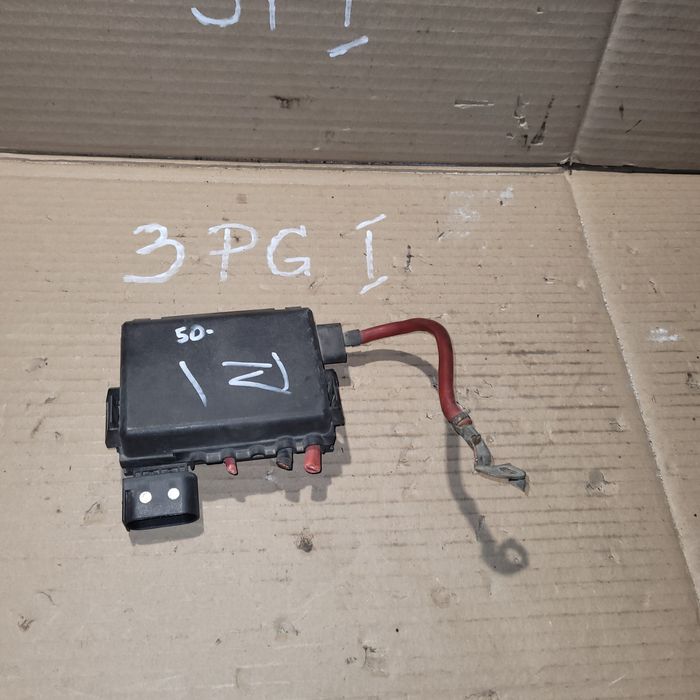 Skrzynka bezpieczników vw golf IV bora Audi seat skoda 2001r