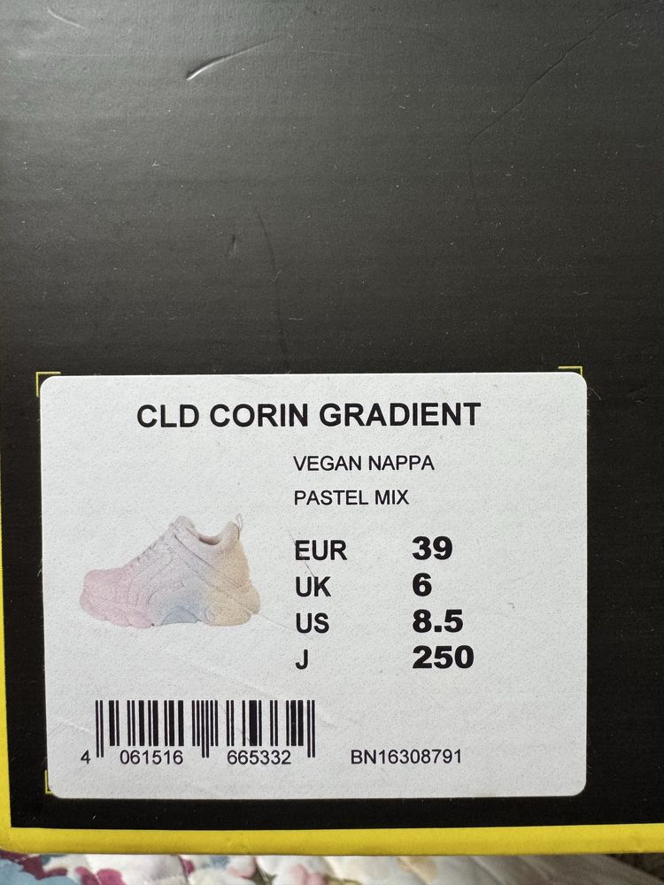 Продам кроссовки Buffalo