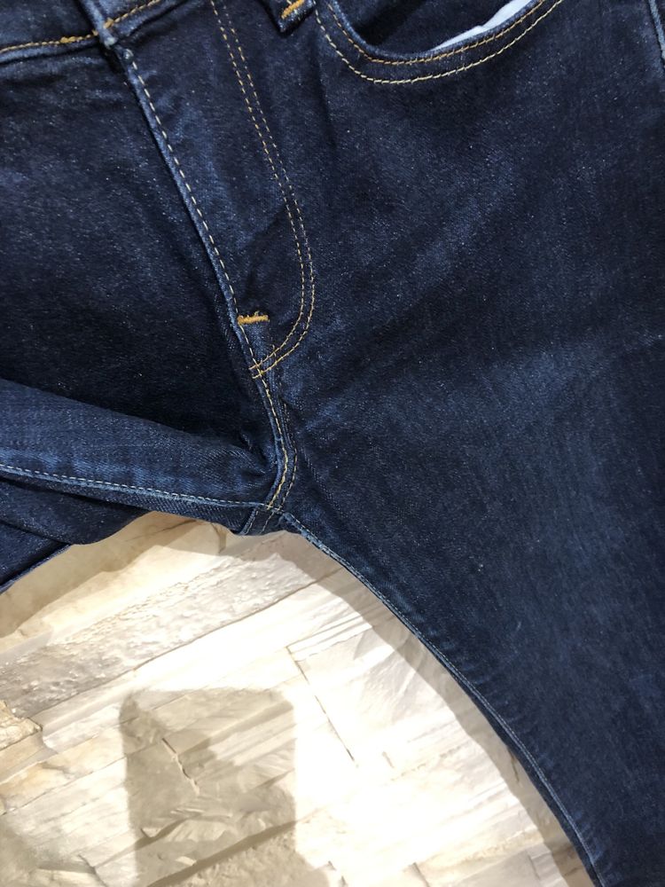 Spodnie dżinsowe damskie rurki  Levi’s W28 L32