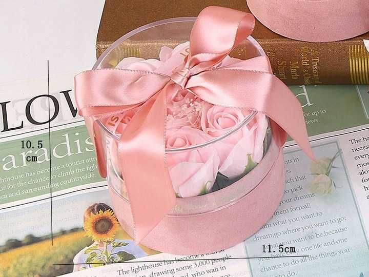 Flower Box – Aksamitne Pudełko z Mydlanymi Różami
