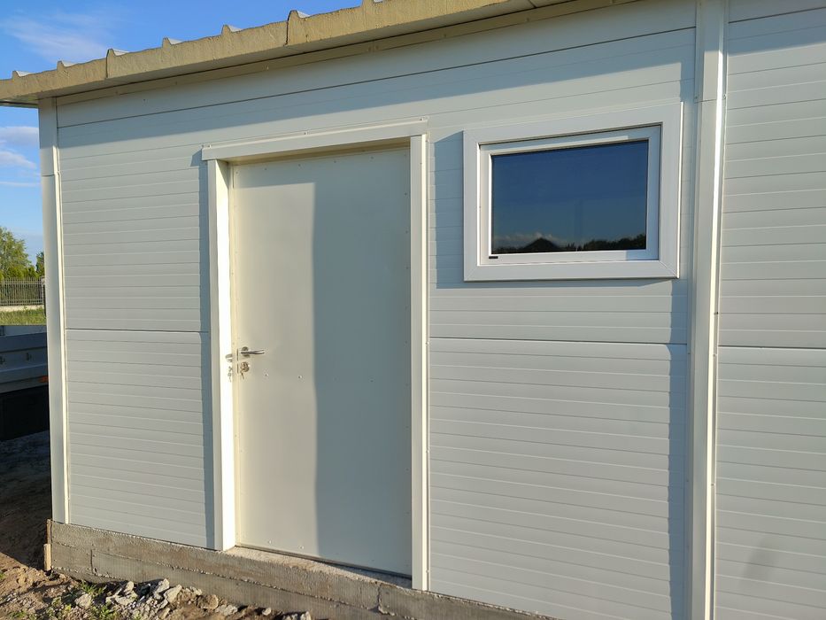 Garaż z płyty warstwowej