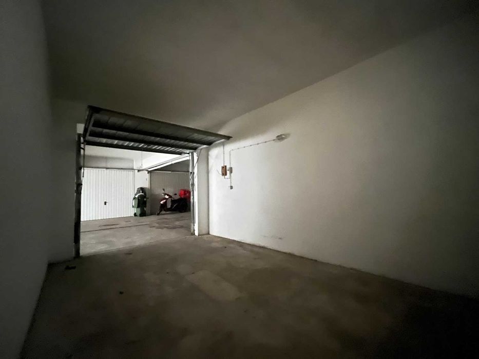 Arrenda-se Garagem Box Privada - 15m2