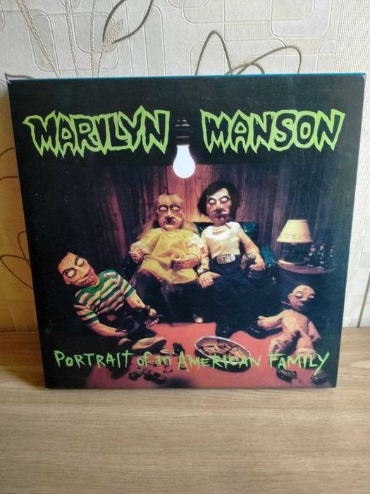 Marilyn Manson – Portrait Of An American Family