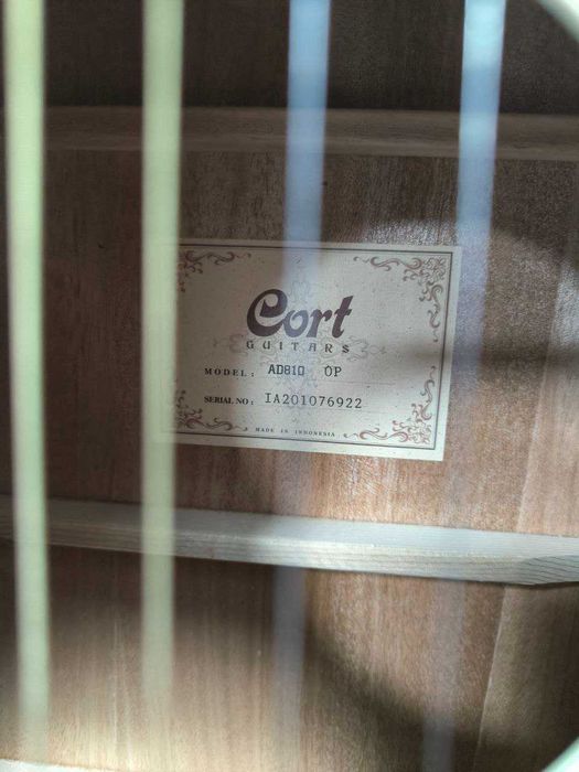 Акустична гітара CORT AD810