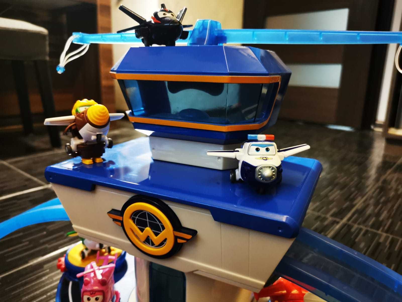Super WINGS Lotnisko + figurki 9szt!!