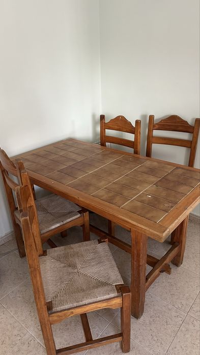 Mesa e cadeiras conjunto