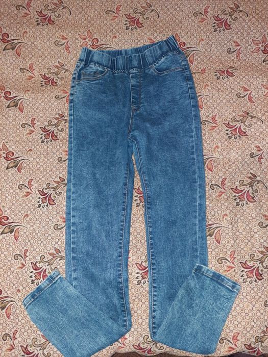 Джинсы    р.  25