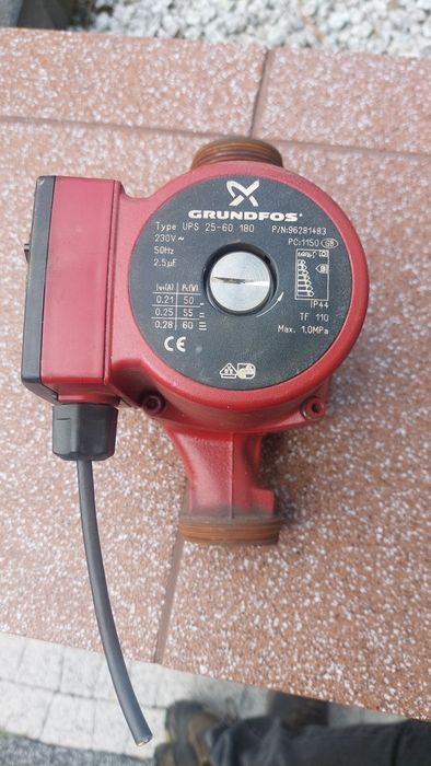 Grundfos UPS pompa obiegową co cwu