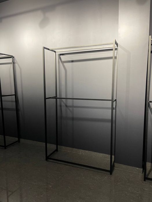 Стійки вішалки рейли для одягу