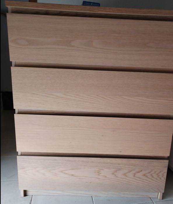 Cómoda malm carvalho 4 gavetas usada