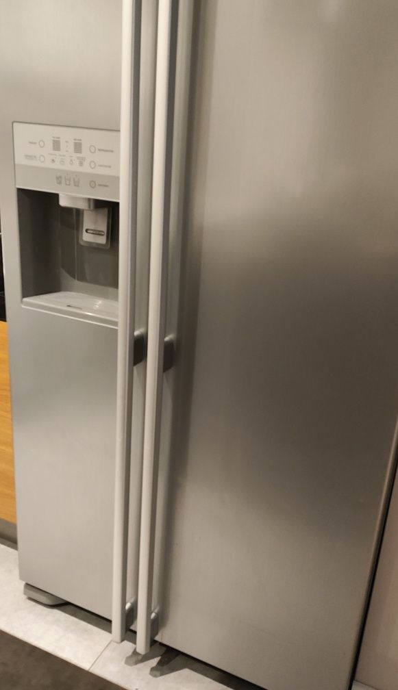 Sprzedam lodówkę LG Side by Side chłodzi, nie mrozi.
