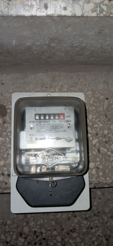 Licznik kilowatogodzin prądu jednofazowego
