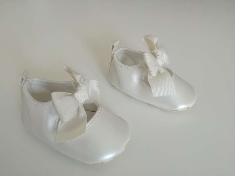 NOVOS Sapatinhos de criança perola