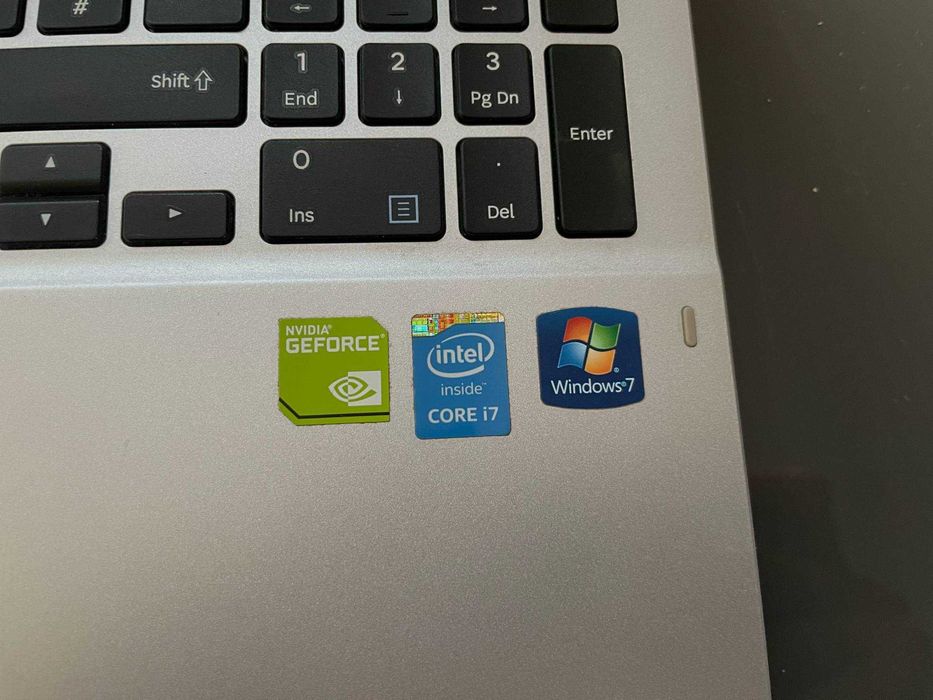 Laptop Samsung NP370E5J i7 16GB RAM NVIDIA GeForce 820M WIN10 Pro
