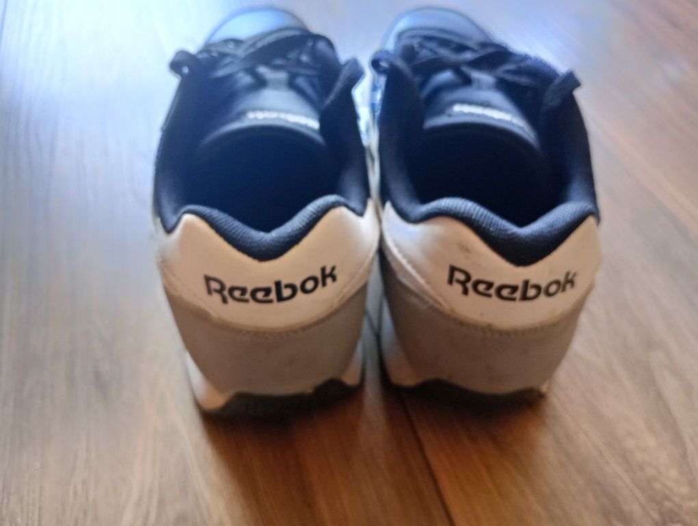 Buty Reebok rozmiar 43 Stan bardzo dobry jak nowe.